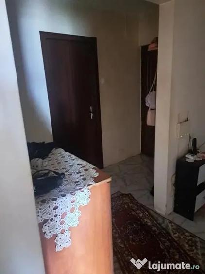 Apartament cu 4 camere decomandat în Dacia