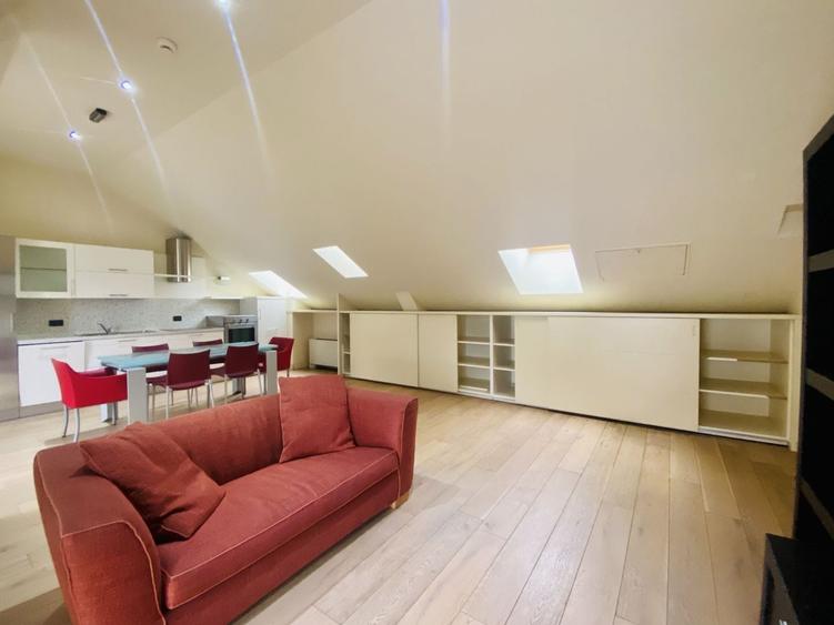 Apartament cu 2 camere semidecomandat, mobilat în Central