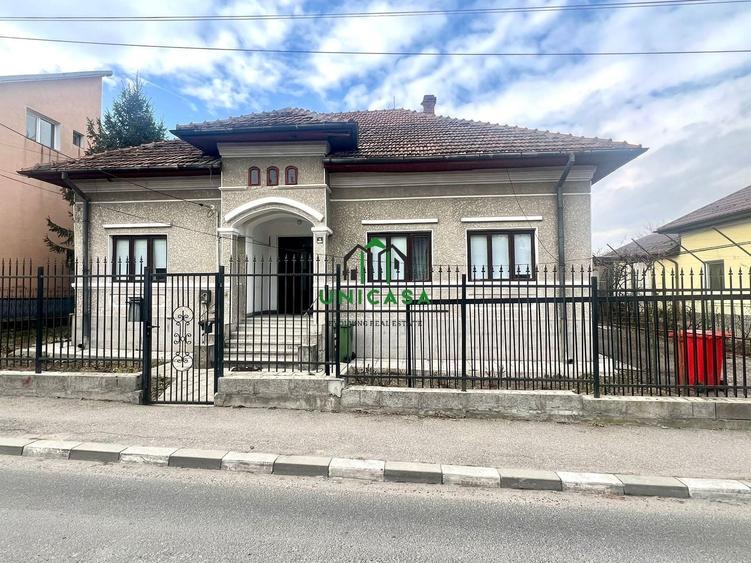 Casă individuală cu 4 camere cu Canalizare în Central