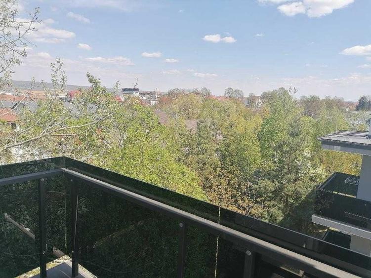 Apartament cu 3 camere decomandat în Exterior Vest