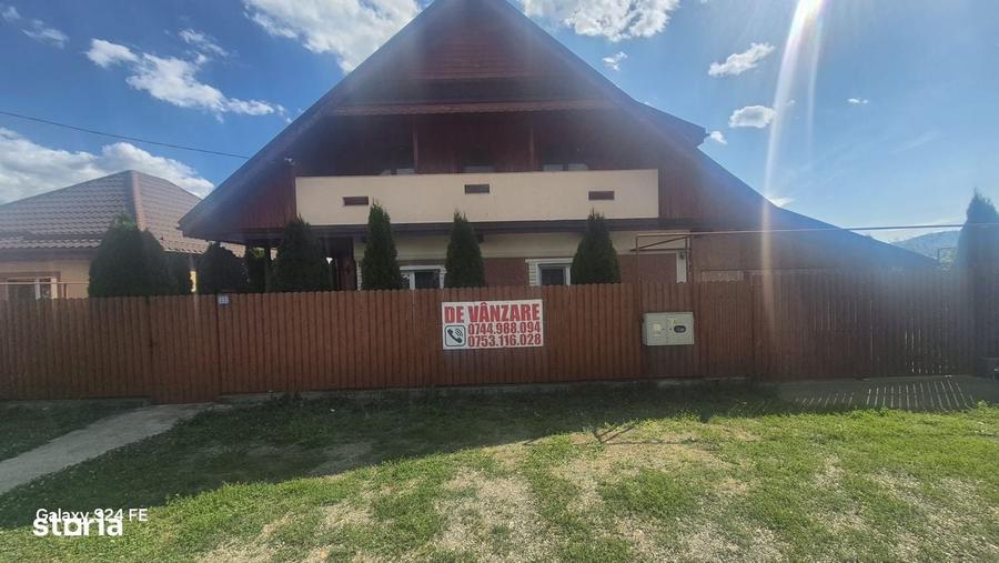 Casă cu 4 camere în Săvinești