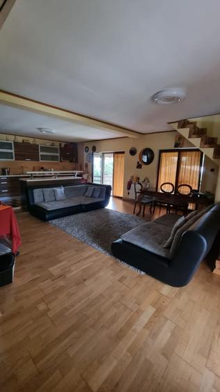 Casă individuală cu 6 camere cu Garaj în Braniștea