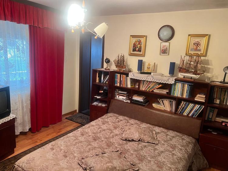 Casă individuală cu 5 camere cu Teren 1200 Mp în Central