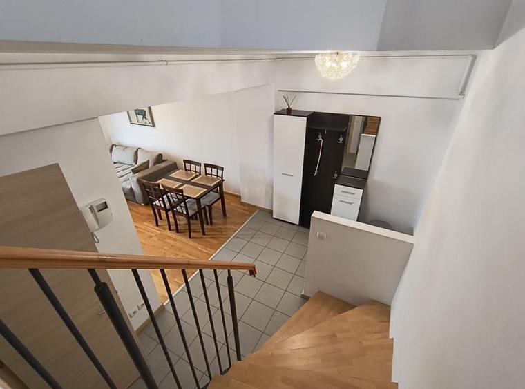 Apartament cu 3 camere semidecomandat, mobilat în Dristor