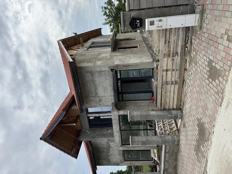 Casă cu 3 camere cu Teren 500 Mp în Parța