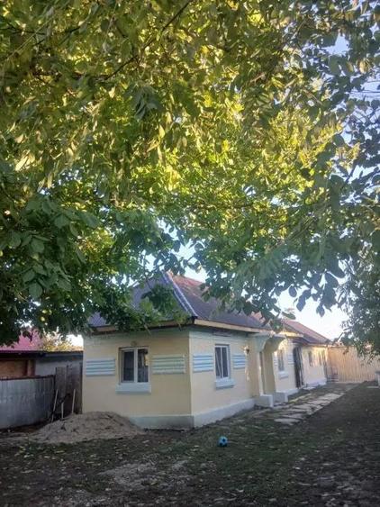 Casă cu 2 camere cu Teren 544 Mp în Central