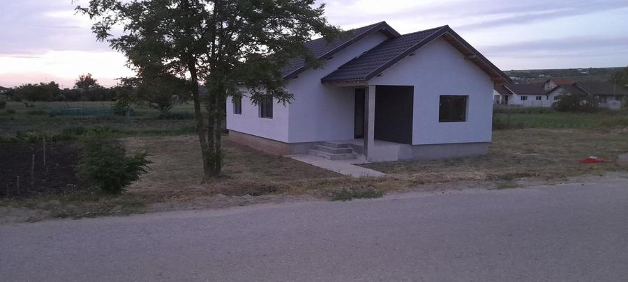 Casă cu 3 camere în Izvor