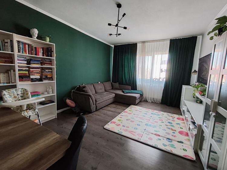 Apartament cu 3 camere decomandat în Ghiroda