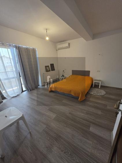 Casă individuală cu 6 camere cu Canalizare în Central