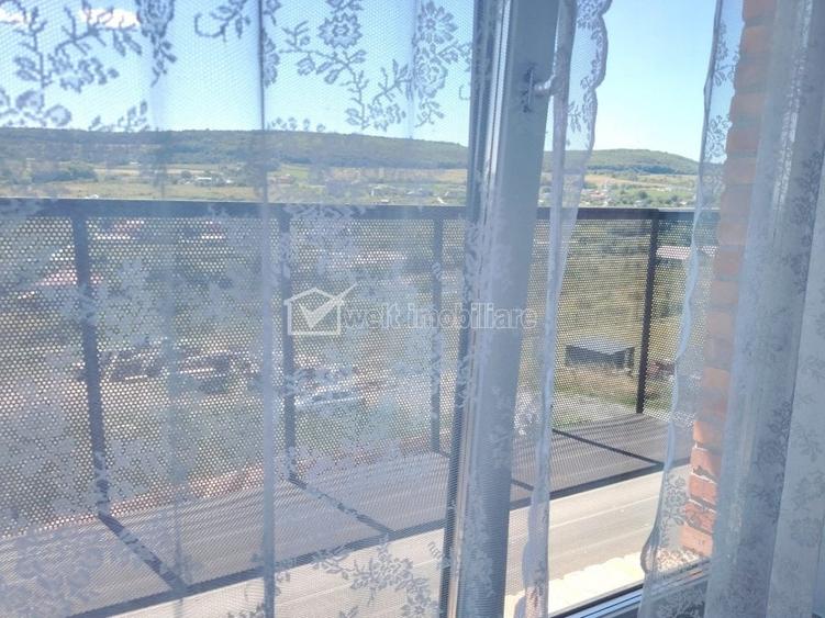 Apartament cu 3 camere decomandat în Chinteni