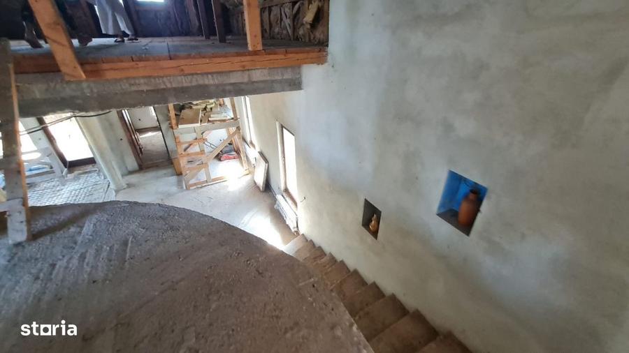 Casă cu 4 camere în Borlești