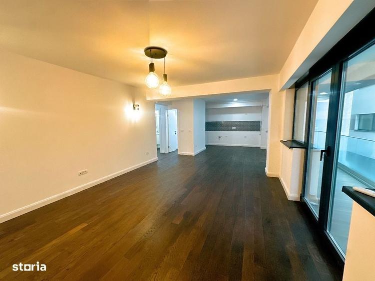 Spațiu comercial, de 520 mp, în Polonă
