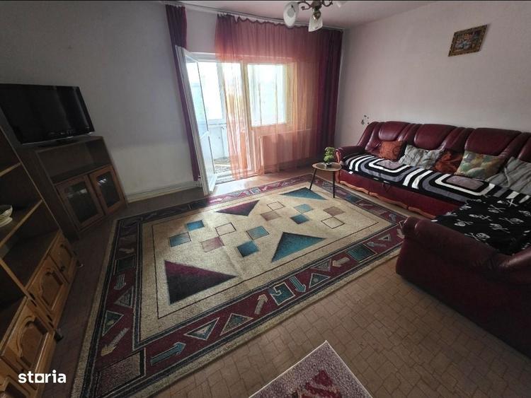 Apartament cu 3 camere decomandat în Răcădău