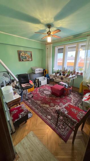 Apartament cu 4 camere decomandat în Decebal