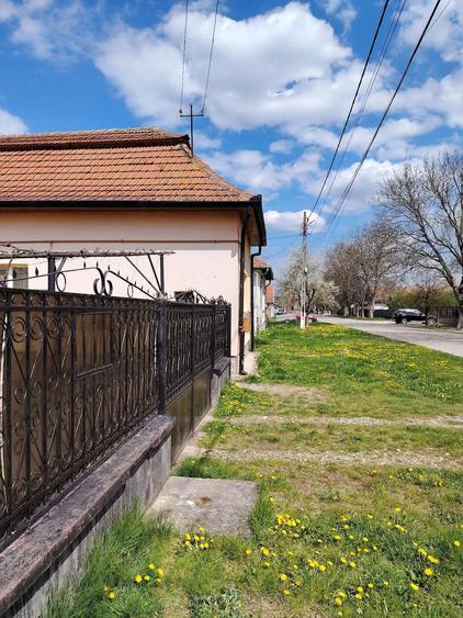 Casă cu 5 camere cu Teren 830 Mp în Central