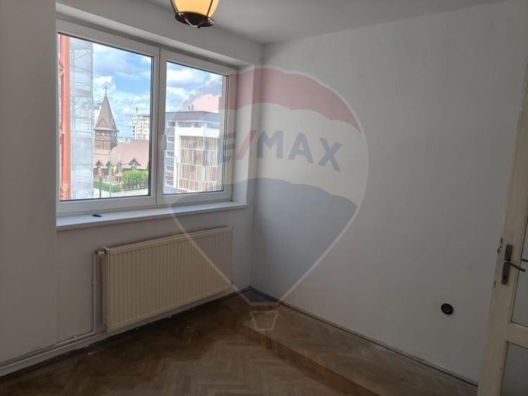 Apartament cu 2 camere semidecomandat în Centrul Civic