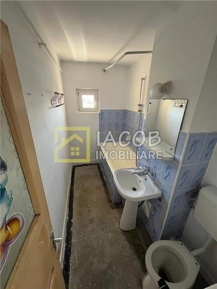 Apartament cu 3 camere decomandat în Narcisa
