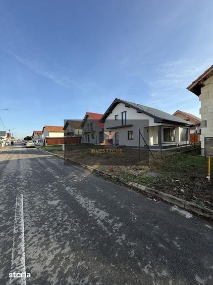 Casă cu 5 camere cu Teren 300 Mp în Sânmartin