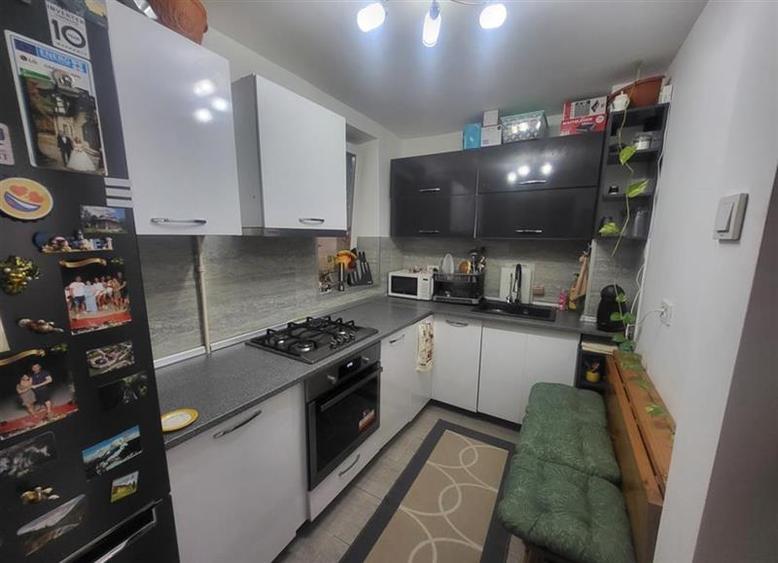 Vanzare apartament 4 camere Tei, complet renovat si mobilat - 2