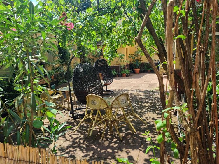 Apartament nedecomandat în Est
