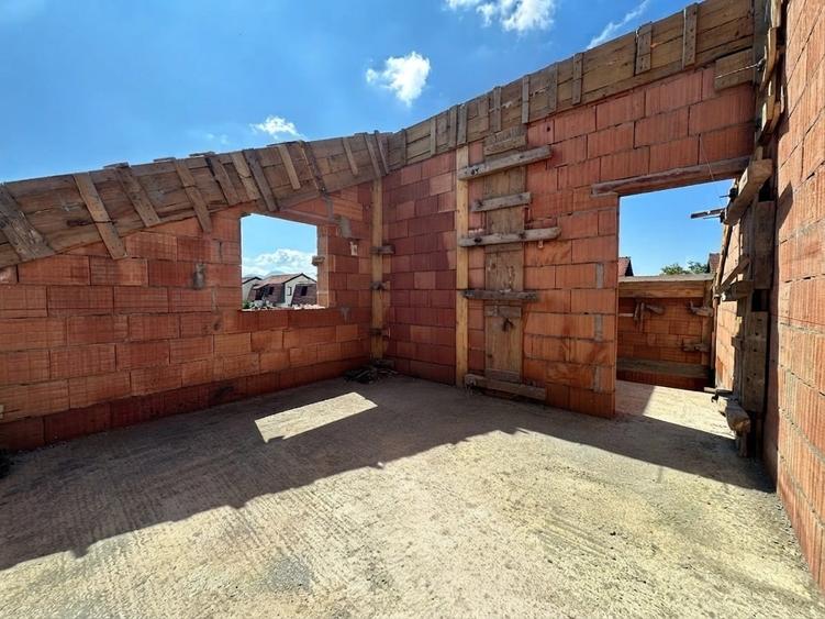 Casă cu 4 camere cu Teren 351 Mp în Hărman