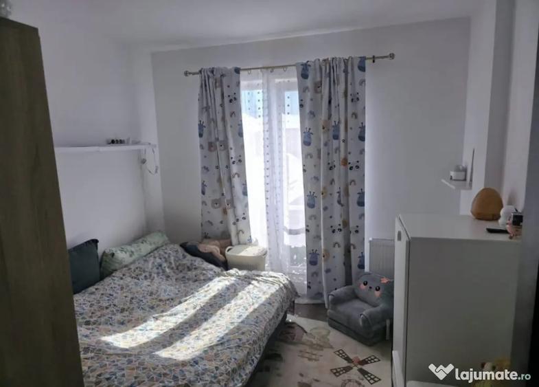 Apartament cu 3 camere decomandat în Florești