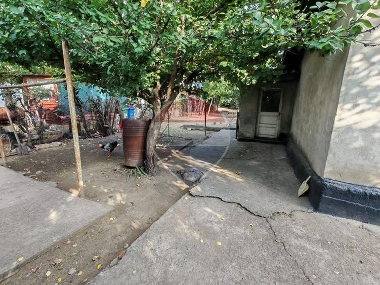 Casă individuală cu 2 camere cu Teren 557.90002441406 Mp în Central