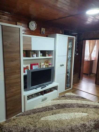 Casă cu 4 camere cu Teren 692 Mp în Vlădești