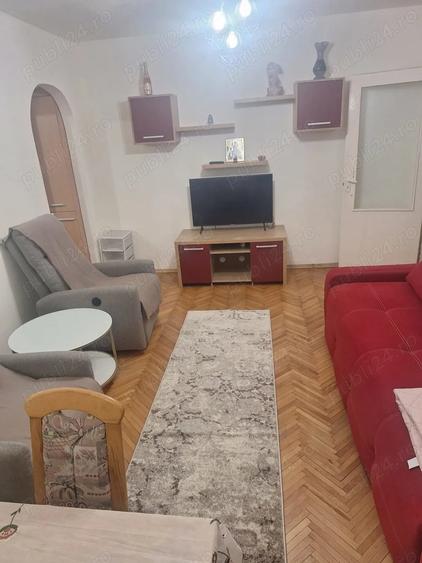 Apartament cu 3 camere semidecomandat în Central
