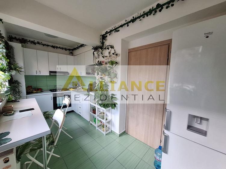 Apartament cu 2 camere semidecomandat, mobilat în Central