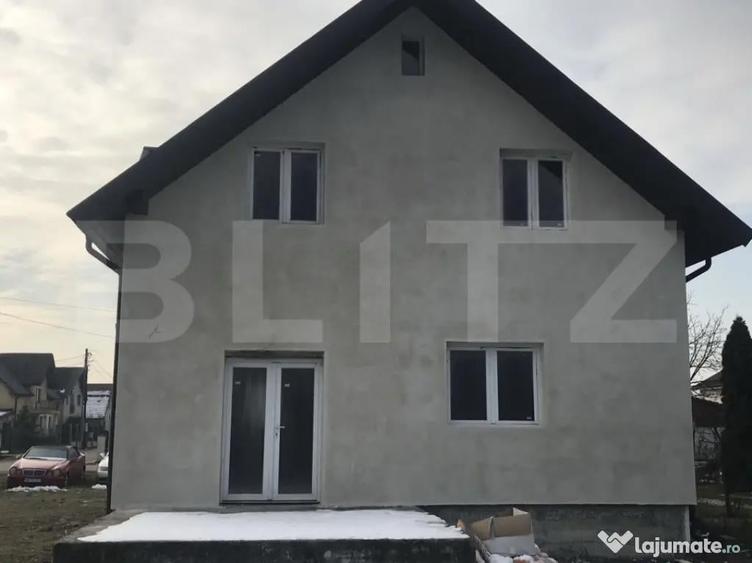 Casă cu 4 camere cu Teren 865 Mp în Păulești