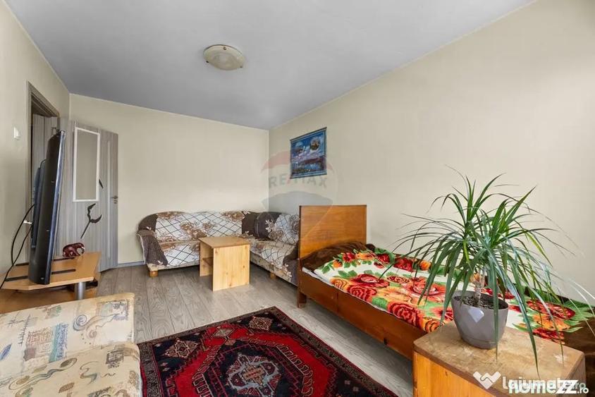Apartament cu 3 camere semidecomandat în Central
