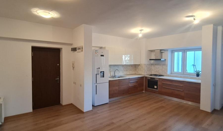 Apartament cu 3 camere în Nordului