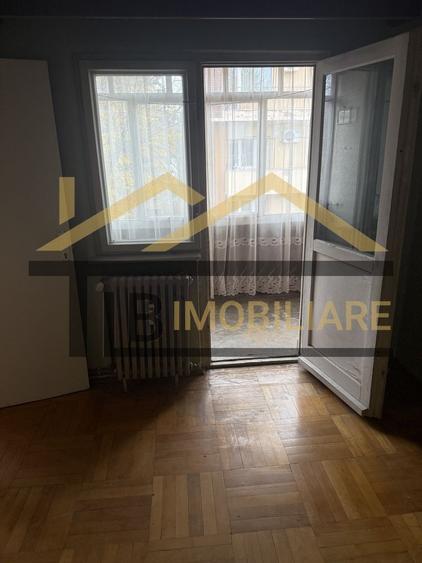 Apartament cu 2 camere semidecomandat în 7 Noiembrie