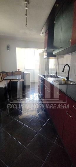 Apartament cu 4 camere decomandat, mobilat în Central