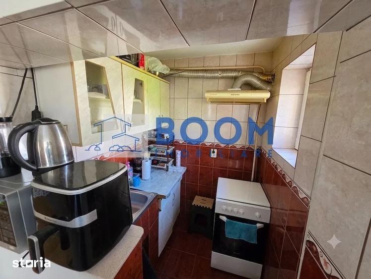 Apartament cu 3 camere semidecomandat, mobilat în Petrișor