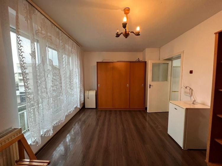 Garsonieră decomandată în Central