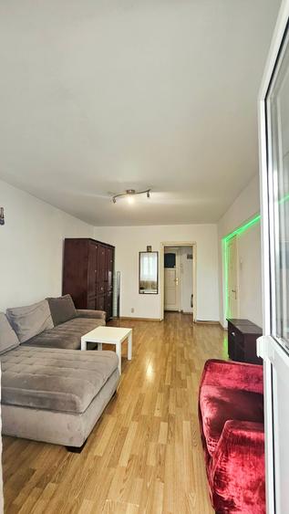 Apartament cu 2 camere semidecomandat în Berceni