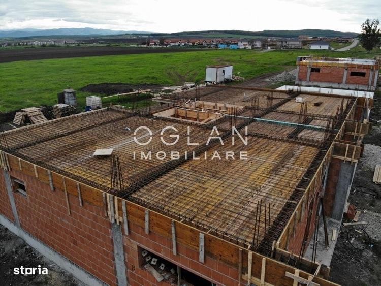 Casă cu 4 camere în Șura Mică