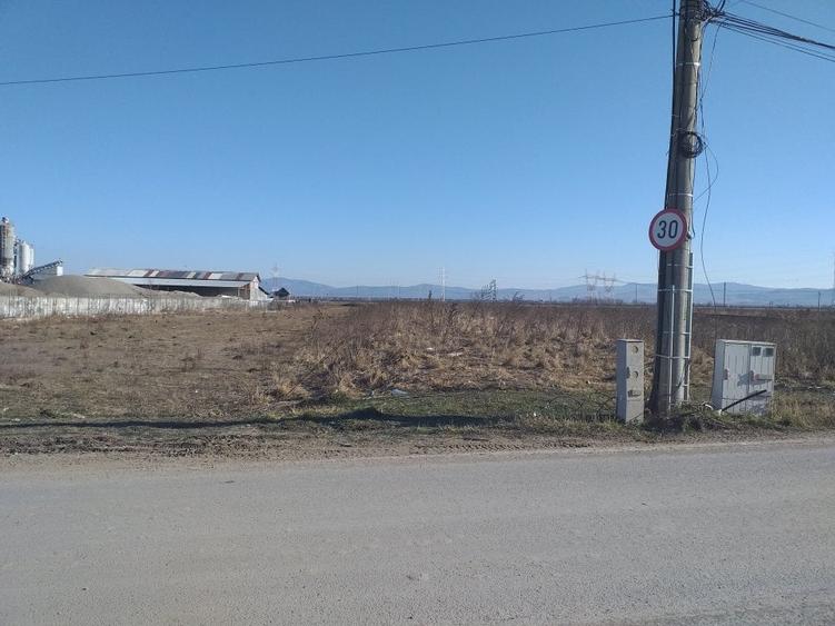 Teren Construcții intravilan de 2467 mp, în Uzina 2