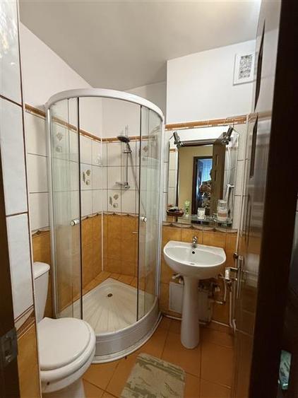 Apartament cu 4 camere decomandat, mobilat în 9 Mai