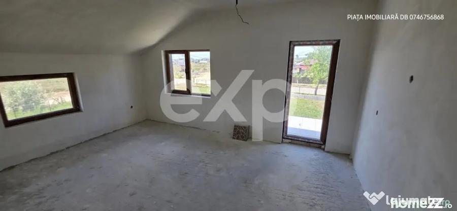 Casă cu 7 camere cu Teren 2000 Mp în Colacu