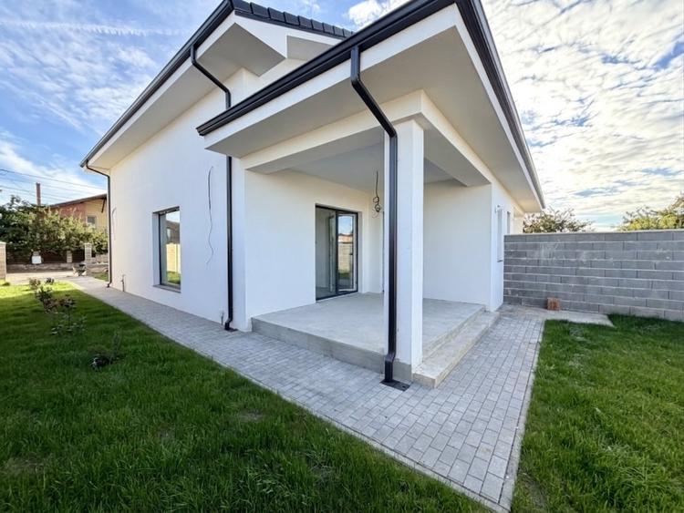 Duplex cu 3 camere cu Canalizare în Sânandrei