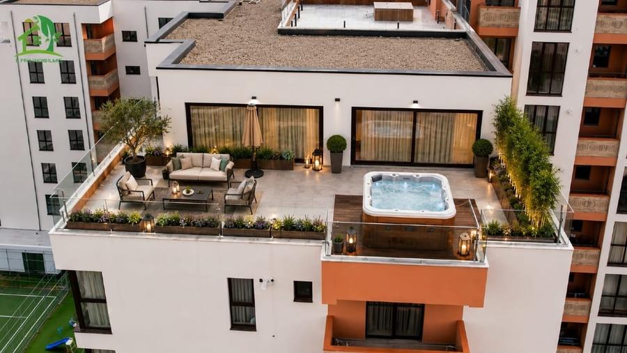 Apartament cu 5 camere decomandat, mobilat în Central