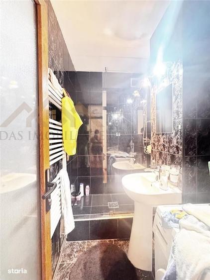Apartament cu 4 camere decomandat în Central