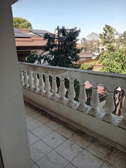 Casă individuală cu 10 camere cu Canalizare în Parcul Carol