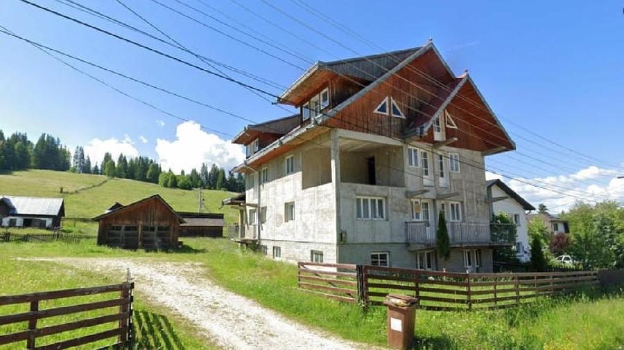 Casă individuală cu 6 camere cu Teren 1326 Mp în Panaci