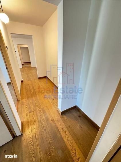 Apartament cu 4 camere semidecomandat în Mircea cel Bătrân