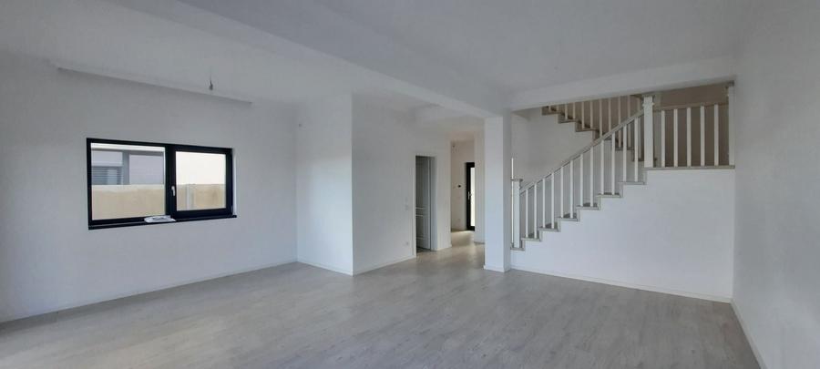 Duplex cu 4 camere cu Canalizare în Dumbrăvița