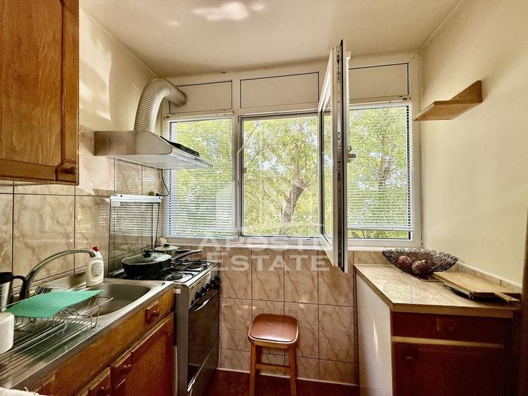 Apartament cu 3 camere semidecomandat, mobilat în Olimpia-Stadion